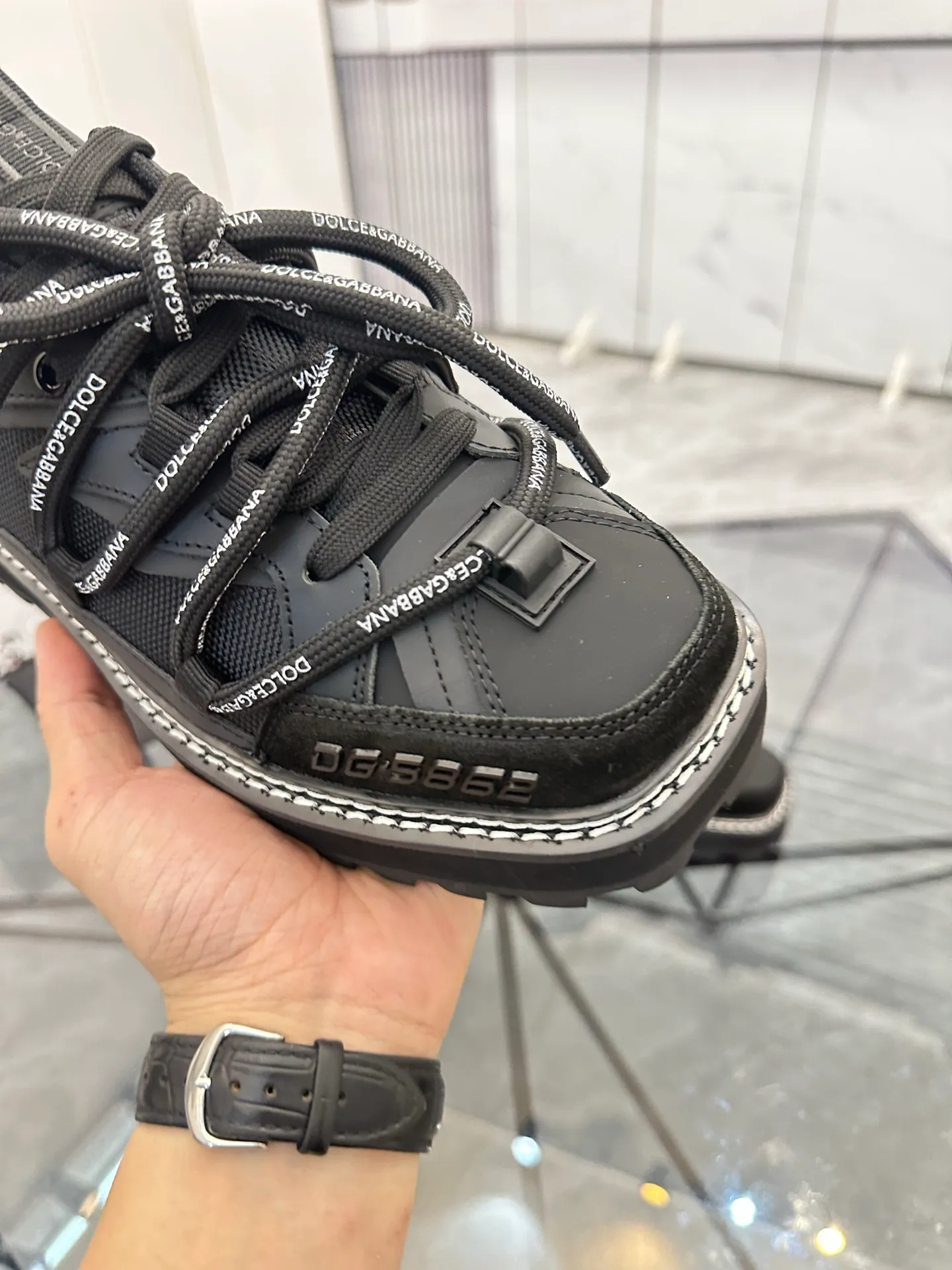 Men's shoes: 💰P660¥ Top high-end quality Product trademark: DG "Dolce & Gabbana*" low-top casual shoes Regular size: 39-45 (can be customized to 46.) Product material: Upper imported first-layer cowhide spliced ​​with breathable fly weave, breathable lining, original outsole. No.: 6225